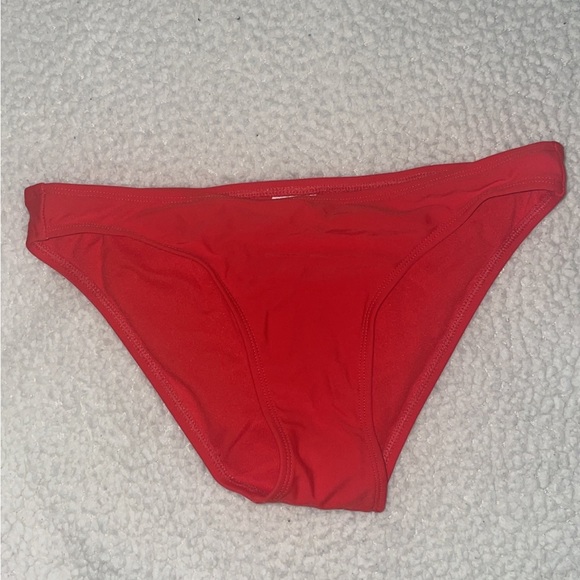 Red bikini - Picture 4 of 5